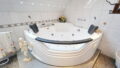 Whirlpool im Wellnessbad