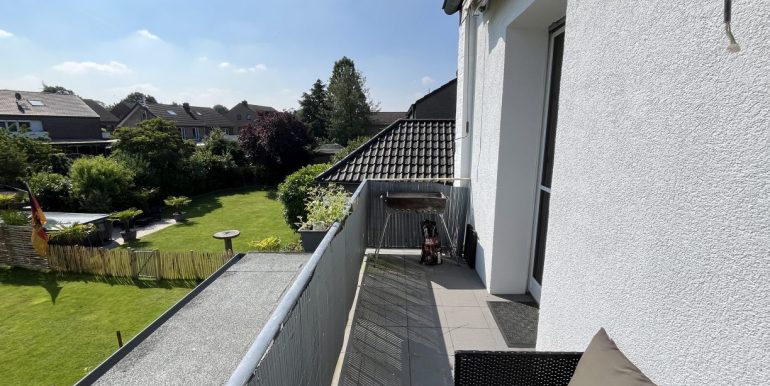 Breiter Balkon in Ostlage